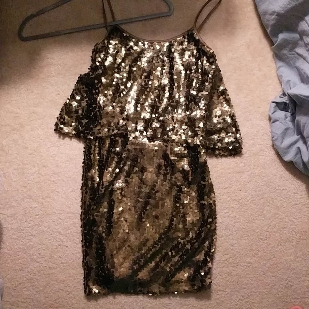 Beautiful gold sequence dress 🌺